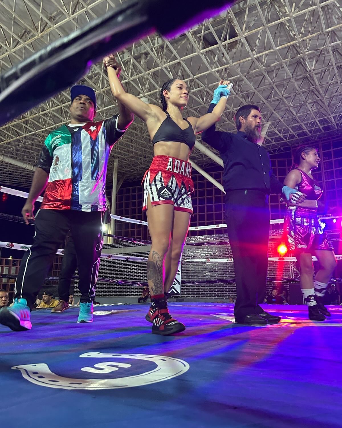 Uniforme de Pelea ADAMS Incluye Bata y Shorts